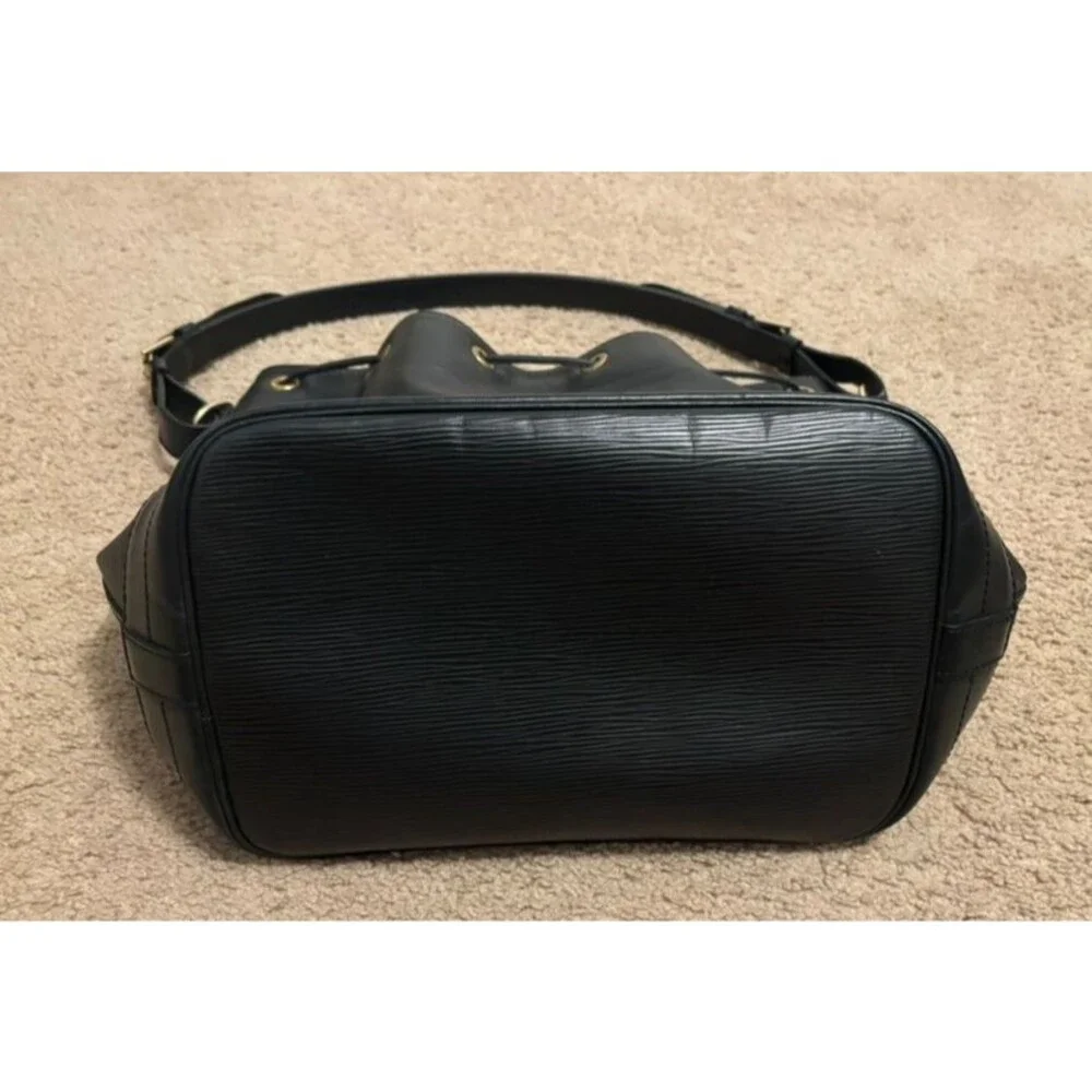 LOUIS VUITTON Epi Noe Shoulder Bag Black M44002 Adjustable strap